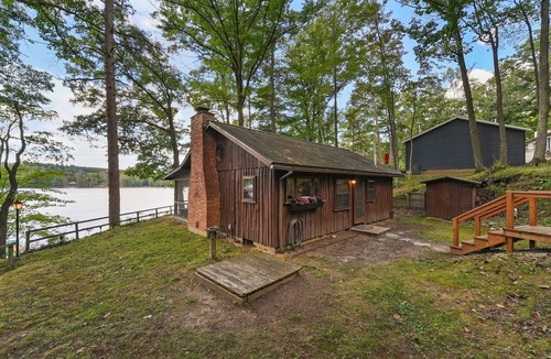 Le Roy Cabin | Cozy log cabin on Lake, fireplace, bonfire, kayaks, dock, orv trails, and grill,