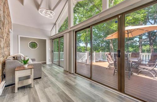 Barrington House | Cozy Long Pond Winter Retreat: Waterfront Gem!