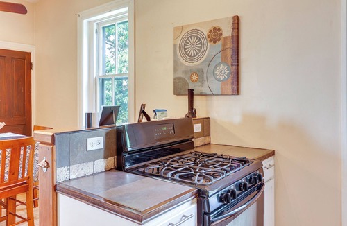 Old Louisville Apartment | Cozy Louisville Vacation Rental 2 Mi to Downtown!