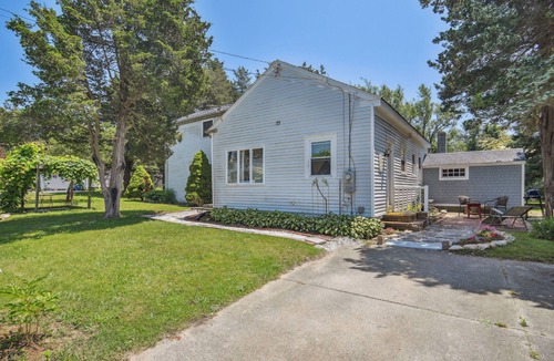 Fairhaven Cottage | Cozy Massachusetts Escape w/Patio, Near Beaches!