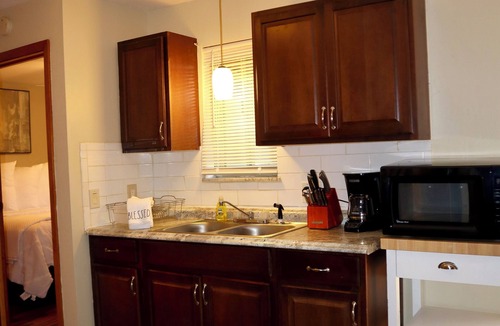 Shiloh Apartment | Cozy Modern and chic 3-bed parking & 2 bath King beds10 min downtown Dayton ❤️