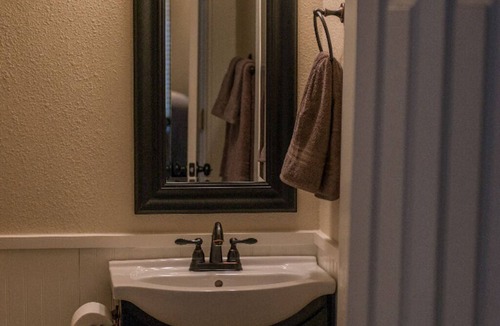 South Ogden Apartment | Cozy Modern Apt. - Ski; Hill AFB; Weber State Uni