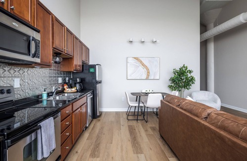 Sandusky Condo | Cozy, Modern Bay Views for Six!