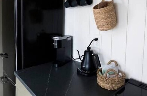 New Plymouth Apartment | Cozy Modern Sanctuary w/Hottub - Hocking Hills