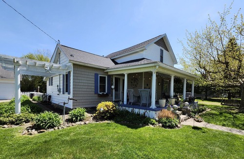 Port Austin Bed & Breakfast | Cozy nest upper studio bed & breakfast near the beach; sleeps 4.