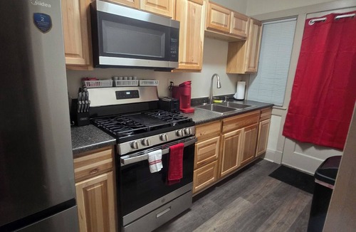 Hibbing Apartment | Cozy newly remodeled studio in Historic Hibbing.