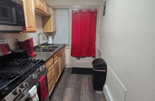 Hibbing Apartment | Cozy newly remodeled studio in Historic Hibbing.