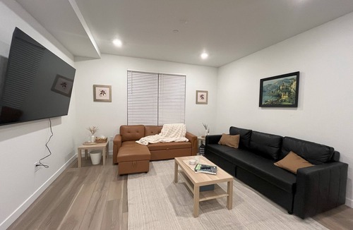 Erie House | Cozy NextGen unit in Erie- groups of friends, work trips, and couples