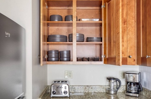 North End Apartment | Cozy North End 2BR steps from Harborwalk by Blueground
