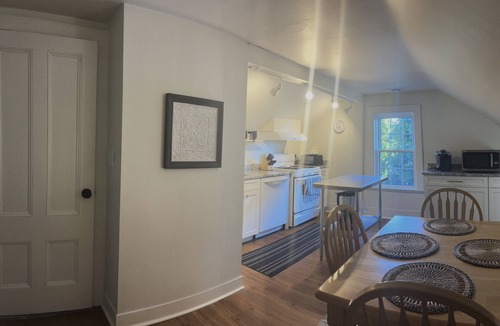 Salem Apartment | Cozy North Salem apartment in quiet neighborhood - walking distance to downtown