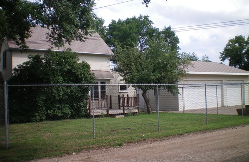 Minot House | Cozy Nostalgic 2 bedroom, 1 1/2 Bath 2 Story Home With fence, deck & garage.