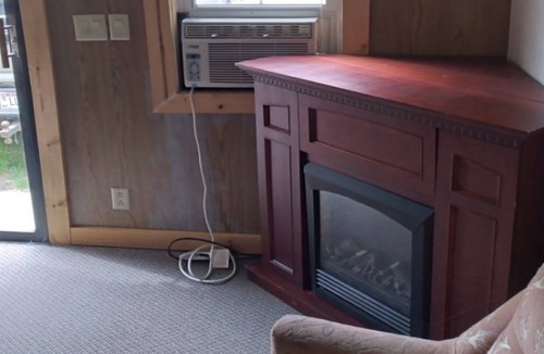 Adams Cabin | Cozy one bedroom minutes from WI Dells & Castle Rock Lake