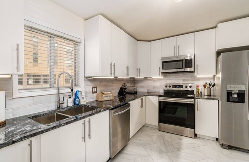 Victorian Village Condo | Cozy OSU/Short North 2B Condo, Walkable w/Parking