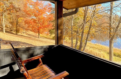 Osage Cabin | Cozy Peninsula Lake Cabin on 40 Acres