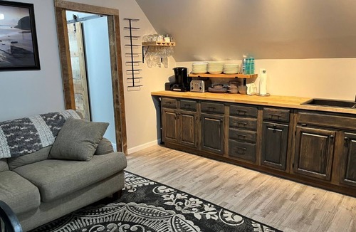 Pentwater Apartment | Cozy Pentwater Retreat with Hot Tub