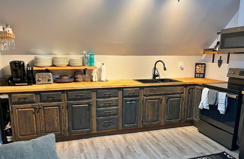 Pentwater Apartment | Cozy Pentwater Retreat with Hot Tub