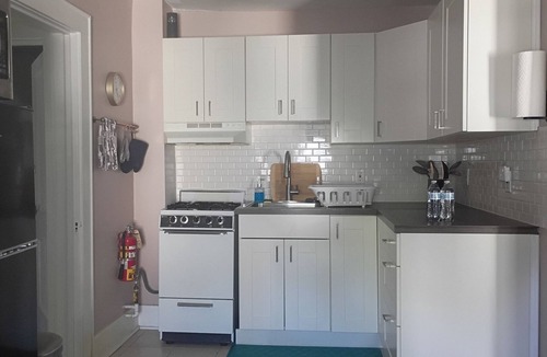 Cuyahoga Falls Apartment | Cozy Pet Friendly 1-bedroom apartment in nice Cuyahoga Falls with AC, WiFi