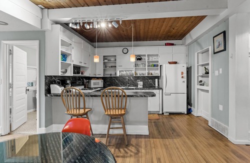 Grand Haven House | Cozy Pet Friendly Home | Minutes from Lake Michigan