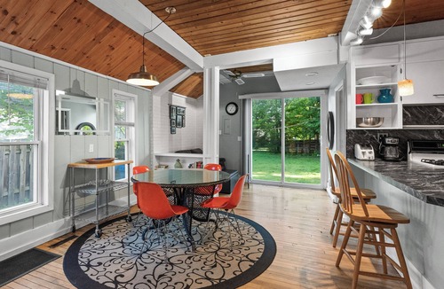 Grand Haven House | Cozy Pet Friendly Home | Minutes from Lake Michigan