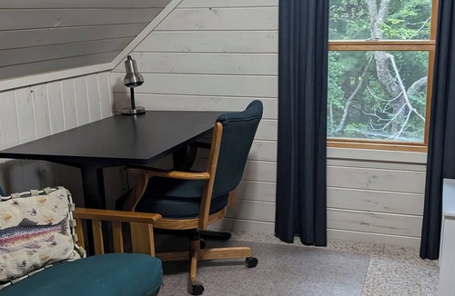 Webster Cabin | Cozy Private Lake Cottage 3-bedroom in the Northwoods with AC, Wi-Fi
