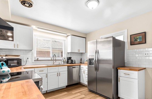 Detroit House | Cozy Ranch Home a Walk from St John's Hospital!