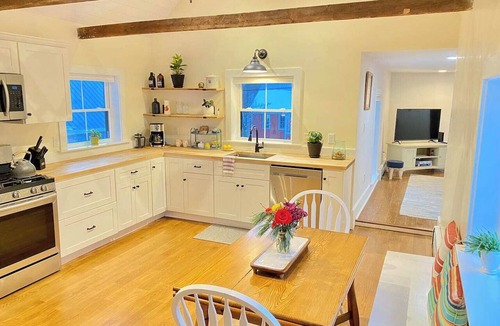 Kennebunk House | Cozy, renovated farmhouse, vaulted ceilings