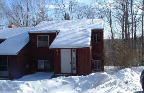 Stoneham Condo | Cozy Retreat, Hot tub, Wireless,Close to Kezar Lake, abuts White Mountains