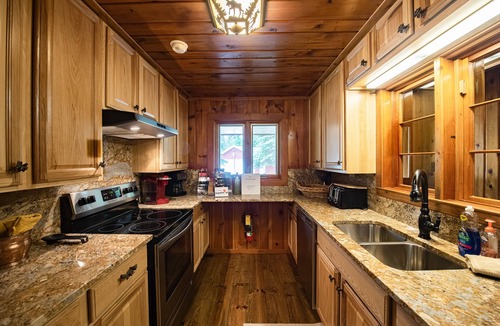 Grayling Cottage | ♣ Cozy Riverside Getaway: Pine Bend 3BDR Cottage