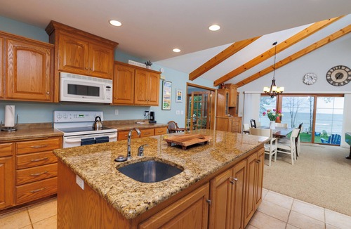 Brussels House | Cozy Shore Waterfront 3BR Retreat in Door County