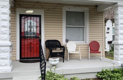 Schnitzelburg House | Cozy Shotgun house in Schnitzelburg! Close to Downtown hospitals