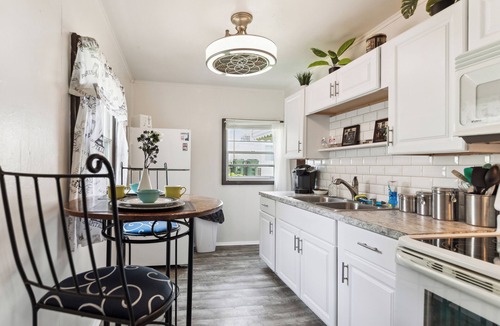 Cuyahoga Falls House | Cozy single level 3 bedroom home 5 beds fits 8 guests comfortably.