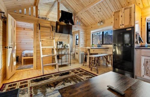 Bethel House | Cozy ski cabin #6 W/Loft, HOT TUB
