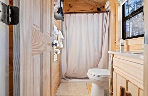 Bethel House | Cozy ski cabin #6 W/Loft, HOT TUB