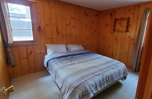 St. Helen House | Cozy St Helen lodge.
