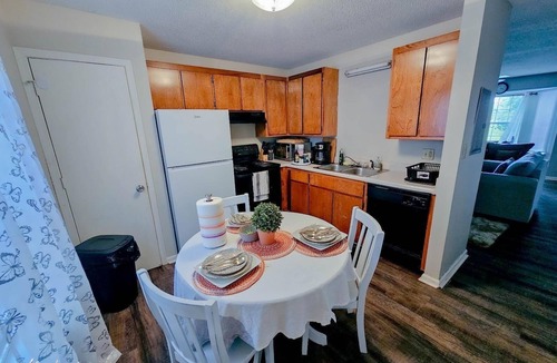 Clarksville Apartment | COZY STAY D Near Fort Campbell, APSU, exit 1 & 4, 2bed Apartment, Self Checking