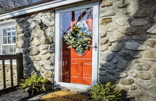 Southern Coast House | Cozy Stone Cottage with short drive to 3 beaches
