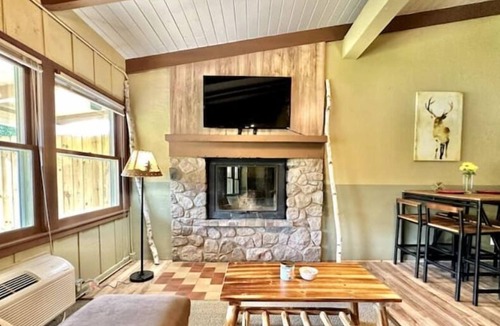 Hill City Apartment | Cozy Studio Condo on Hill Lake