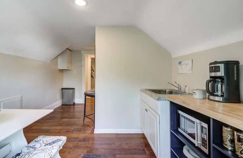 Cleveland Apartment | Cozy studio near Cleve Clinic, Case