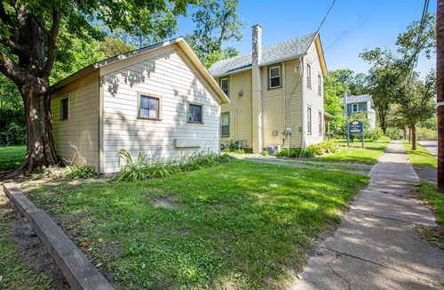 Hammondsport Apartment | Cozy Studio Near Town & Lake W/ Free WiFi, Plush Bedding, Ideal Location & More!