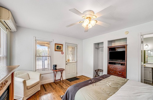 Hammondsport Apartment | Cozy Studio Near Town & Lake W/ Free WiFi, Plush Bedding, Ideal Location & More!