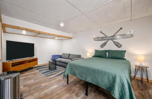 Mayfield House | Cozy Studio-Spider-Beach-Pontoon & Paddle-Near TC!