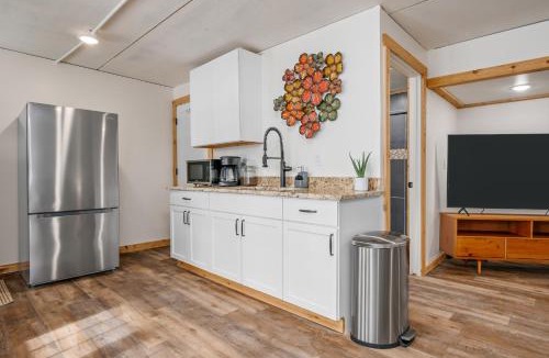 Mayfield House | Cozy Studio-Spider-Beach-Pontoon & Paddle-Near TC!