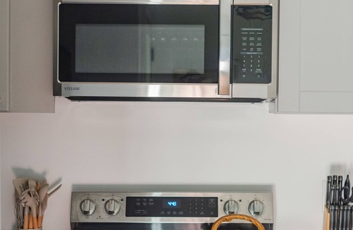Yarmouth Apartment | Cozy sunny guest house minutes to Freeport and Portland