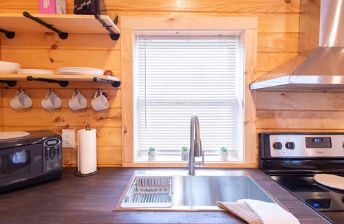 Bronston Cottage | Cozy Tiny Home Near Multiple Marinas & Boat Storage's on Lake Cumberland!