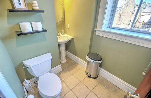 St. Louis House | Cozy townhouse, 1-mi from the heart of Soulard!