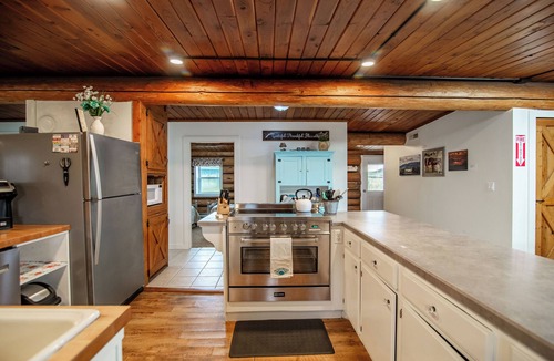 Beach Cabin | Cozy Upper Level Lodge near Theodore Roosevelt National Park, Sleeps 6 to 8