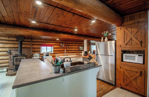 Beach Cabin | Cozy Upper Level Lodge near Theodore Roosevelt National Park, Sleeps 6 to 8