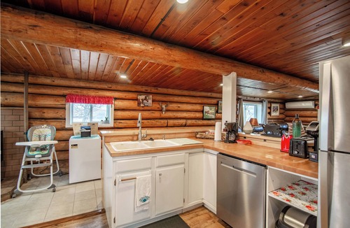 Beach Cabin | Cozy Upper Level Lodge near Theodore Roosevelt National Park, Sleeps 6 to 8