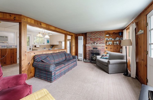 Glen Arbor Cottage | Cozy Waterfront Cottage w/Kayaks on Big Glen Lake!
