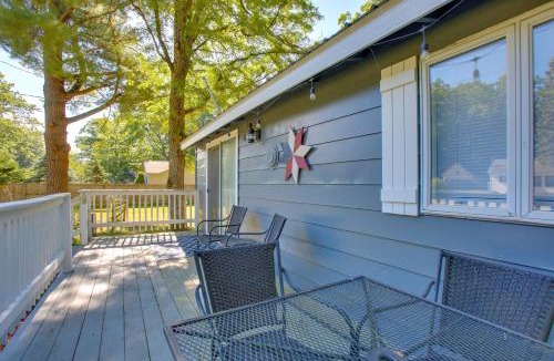 Wellston House | Cozy Wellston Cabin - Walk to Crystal Lake!